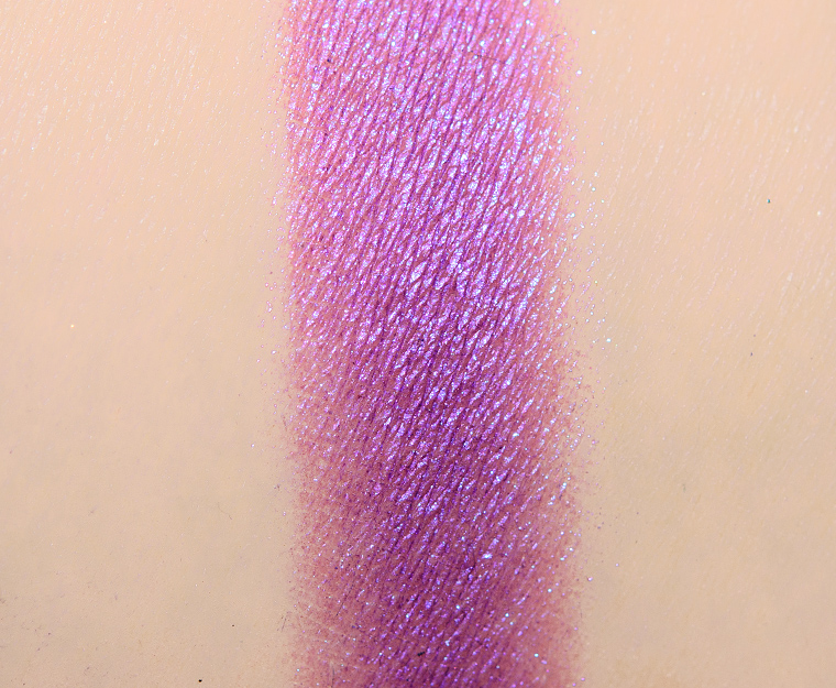 <p class="text-center">Ace Beaute Twilight Pressed Pigment</p>