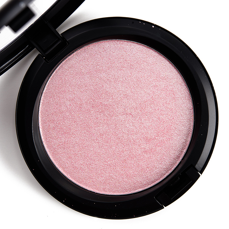 Give Me Glow You Wanna Peach of Me Pressed Highlighter