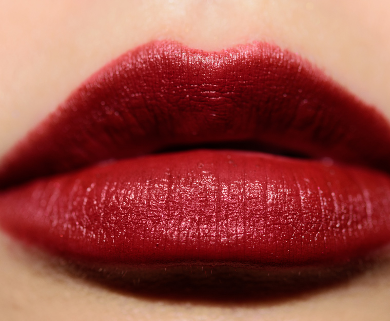 <p class="text-center">Chanel Brun Solaire (158) Rouge Allure Velvet La Comete</p>