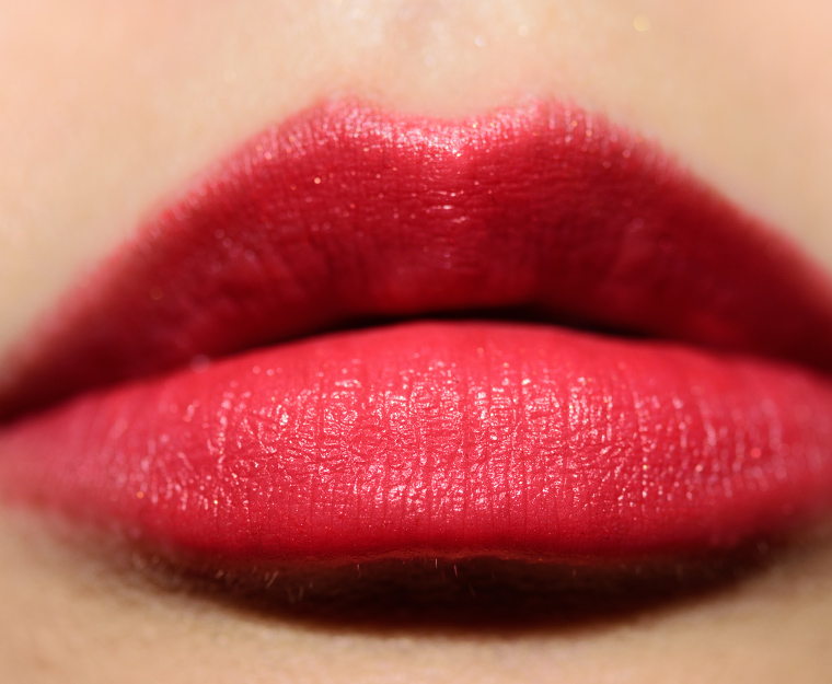 <p class="text-center">Chanel Rose Eclatant (128) Rouge Allure Velvet La Comete</p>