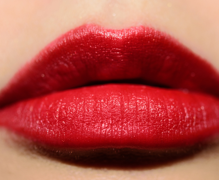 <p class="text-center">Chanel Rouge Cosmique (148) Rouge Allure Velvet La Comete</p>