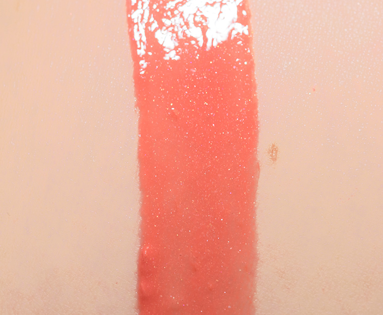 <p class="text-center">Makeup by Mario Apricot Glow MoistureGlow Plumping Lip Serum</p>