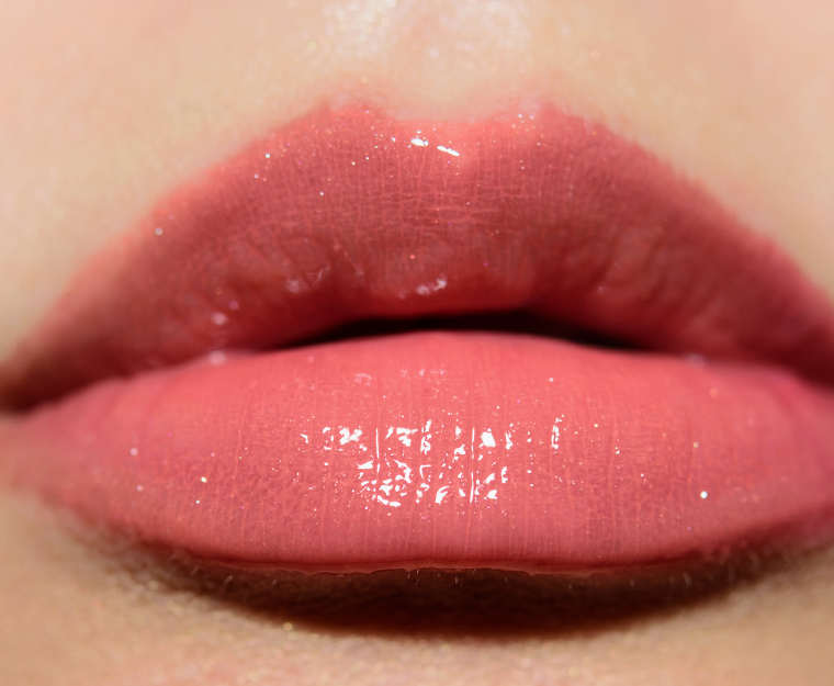 <p class="text-center">Makeup by Mario Apricot Glow MoistureGlow Plumping Lip Serum</p>