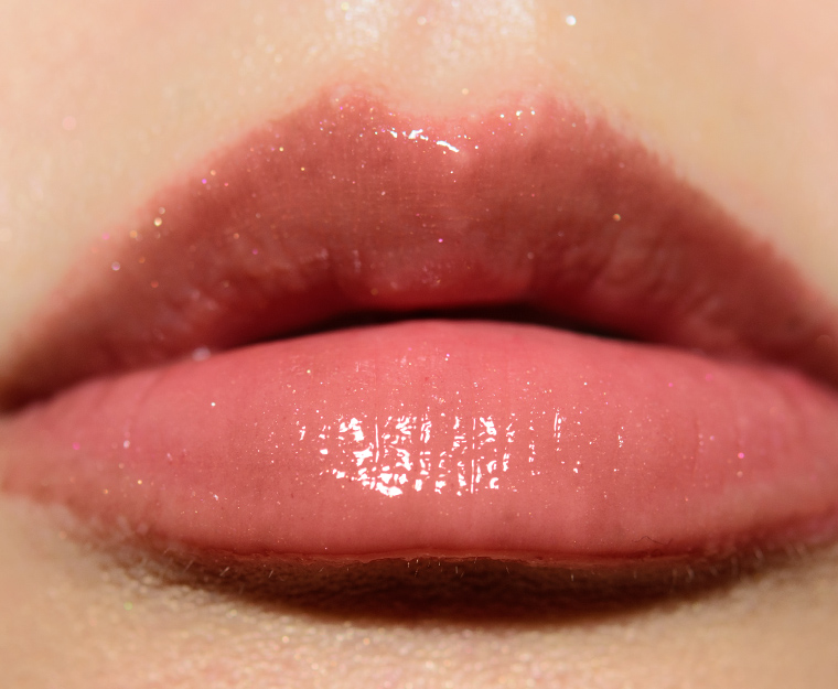 <p class="text-center">Makeup by Mario Bronze Glow MoistureGlow Plumping Lip Serum</p>