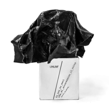 UNOM Io Non Ho Mani Che Mi Accarezzino il Volto Perfume Review