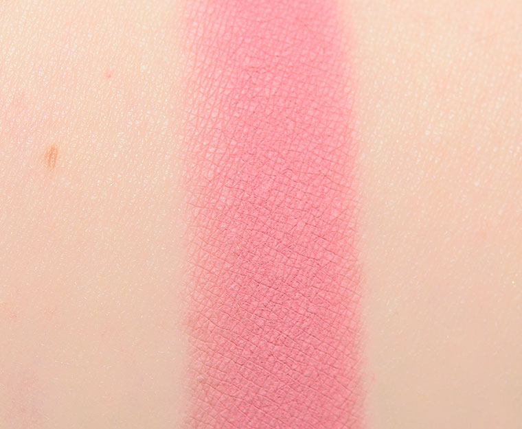 <p class="text-center">By Beauty Bay Cheeks Pressed Pigment</p>