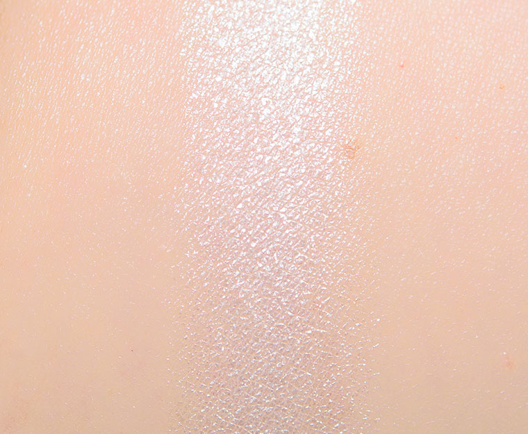 <p class="text-center">Byredo Snow Dust Eyeshadow</p>