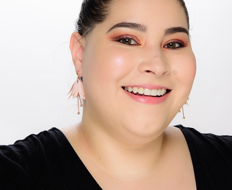 MAC Petallic Metallic Extra Dimension Skinfinish