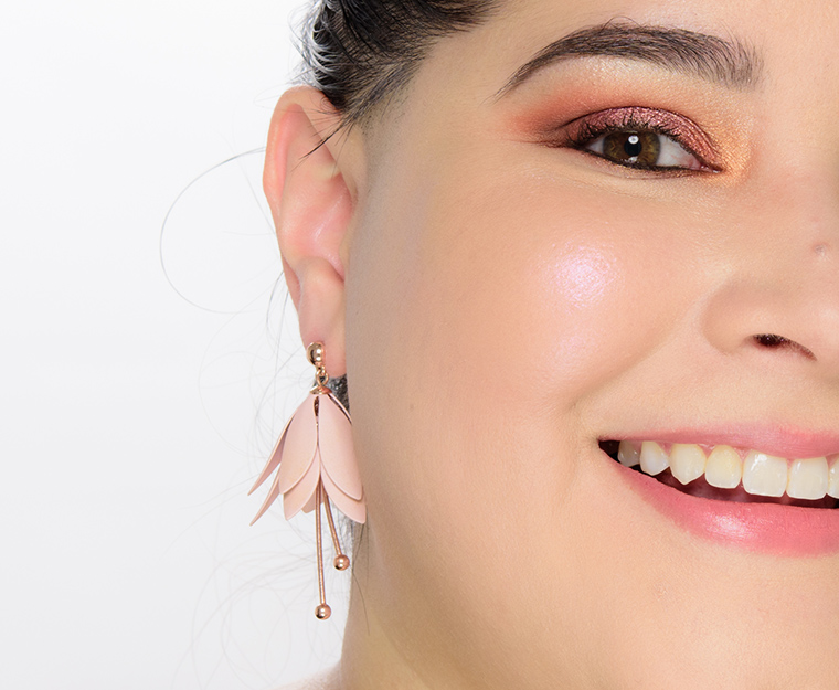 MAC Petallic Metallic Extra Dimension Skinfinish