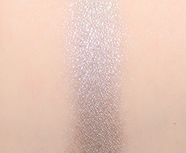<p class="text-center">Dior Blue Velvet #1 High Colour Eyeshadow</p>