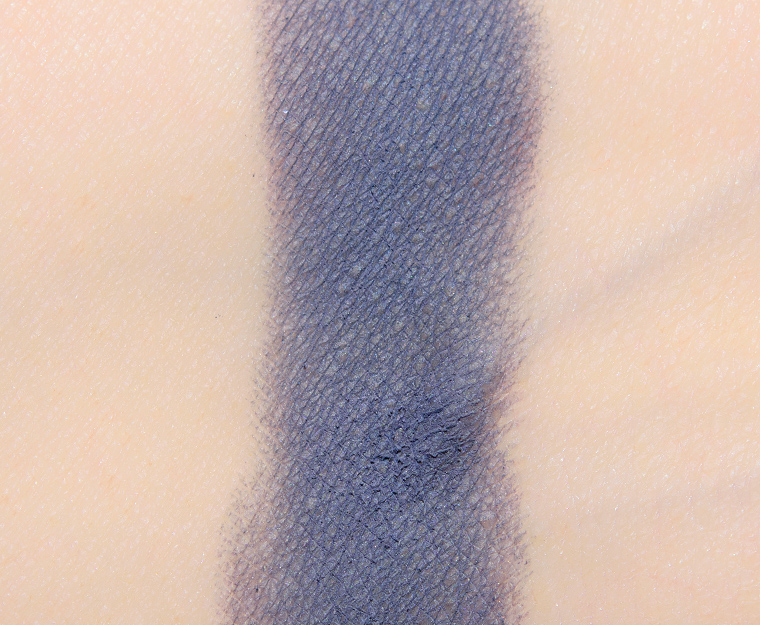 <p class="text-center">Dior Blue Velvet #4 High Colour Eyeshadow</p>