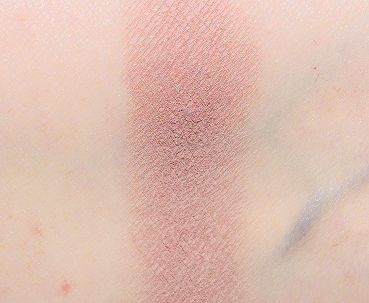 <p class="text-center">MAC Demogorgon Powder Kiss Soft Matte Eyeshadow</p>