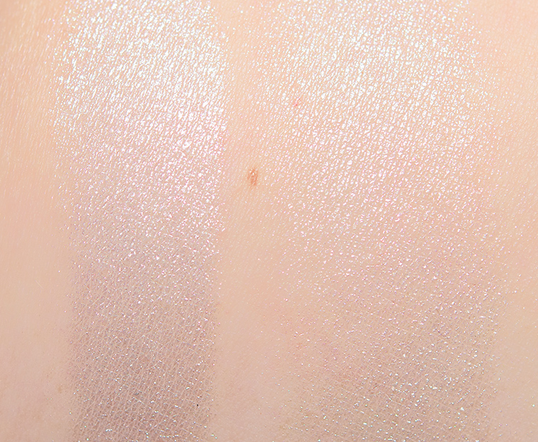 <p class="text-center">Haus Labs Moonstone Bio-Radiant Highlighter</p>