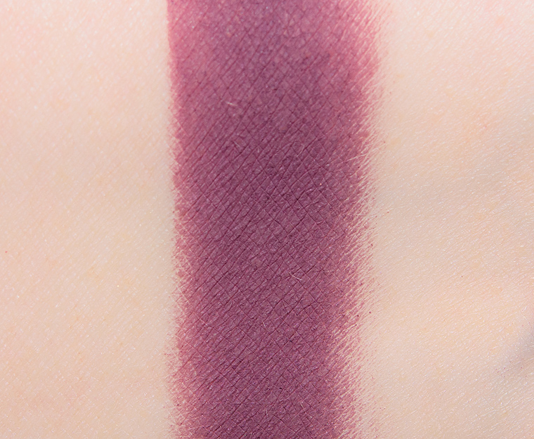 <p class="text-center">Give Me Glow Do Not Disturb Matte Pressed Shadow</p>