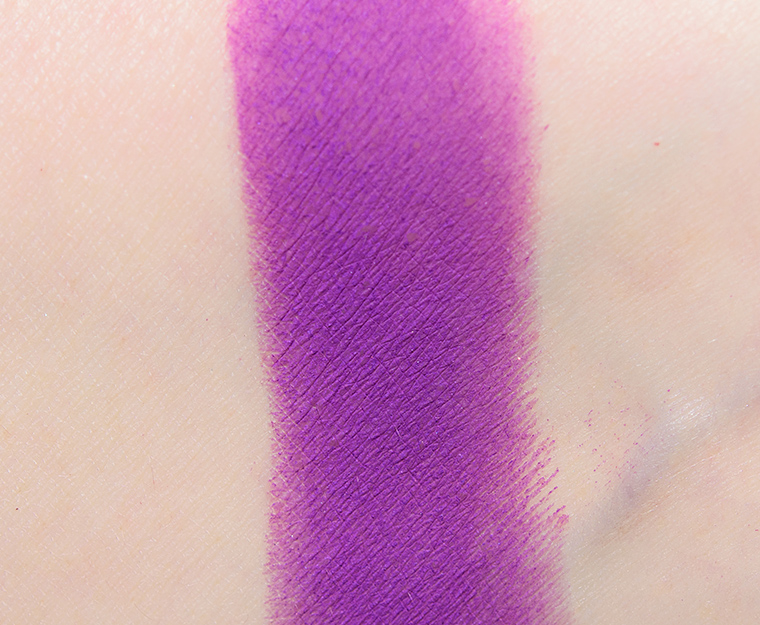 <p class="text-center">Give Me Glow I'm 100% That Witch Matte Pressed Shadow</p>