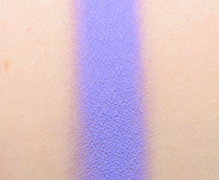 <p class="text-center">Give Me Glow Relax It's Only Magic Matte Pressed Shadow</p>