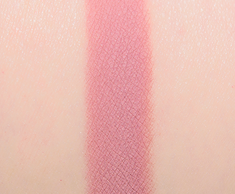 <p class="text-center">Give Me Glow Talk Dirt to Me Matte Pressed Pigment</p>