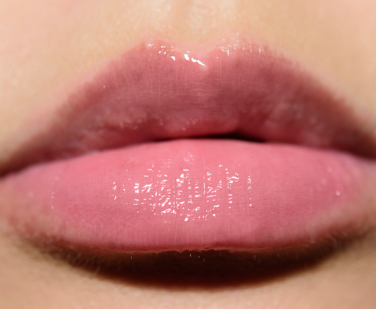 <p class="text-center">Makeup by Mario Pink Glow MoistureGlow Plumping Lip Serum</p>