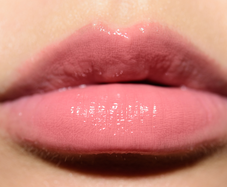 <p class="text-center">Makeup by Mario Rosewood Glow MoistureGlow Plumping Lip Serum</p>