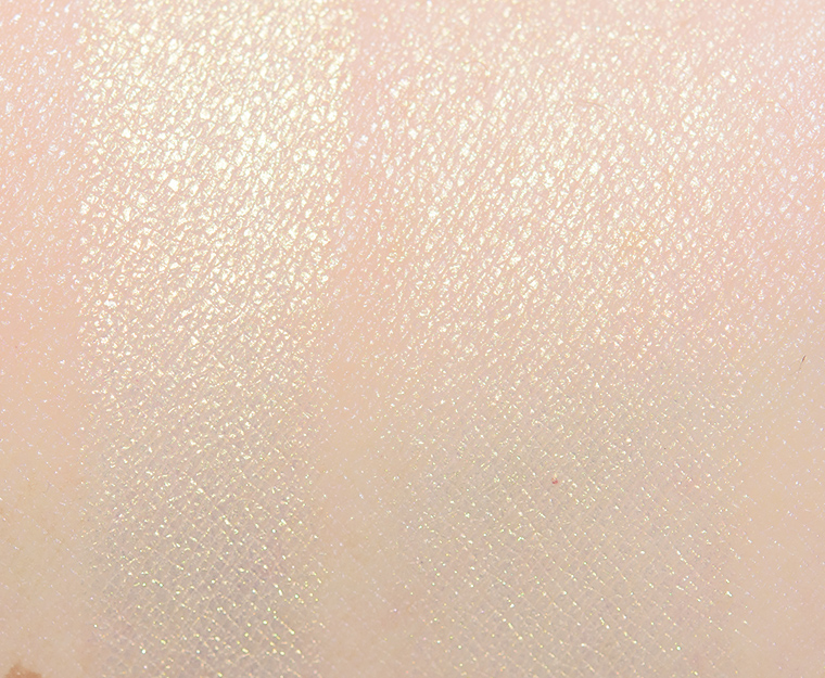 <p class="text-center">Tom Ford Beauty Nudelight (Top) Shade and Illuminate Highlighter</p>