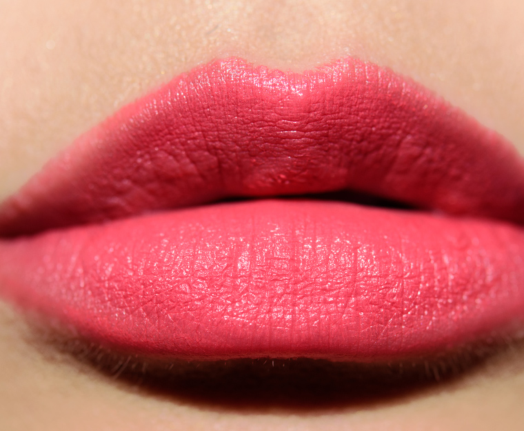 <p class="text-center">Chanel La Favorite (43) Rouge Allure Velvet</p>