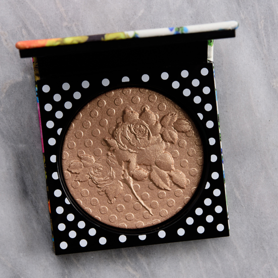MAC Day Glow Extra Dimension Skinfinish