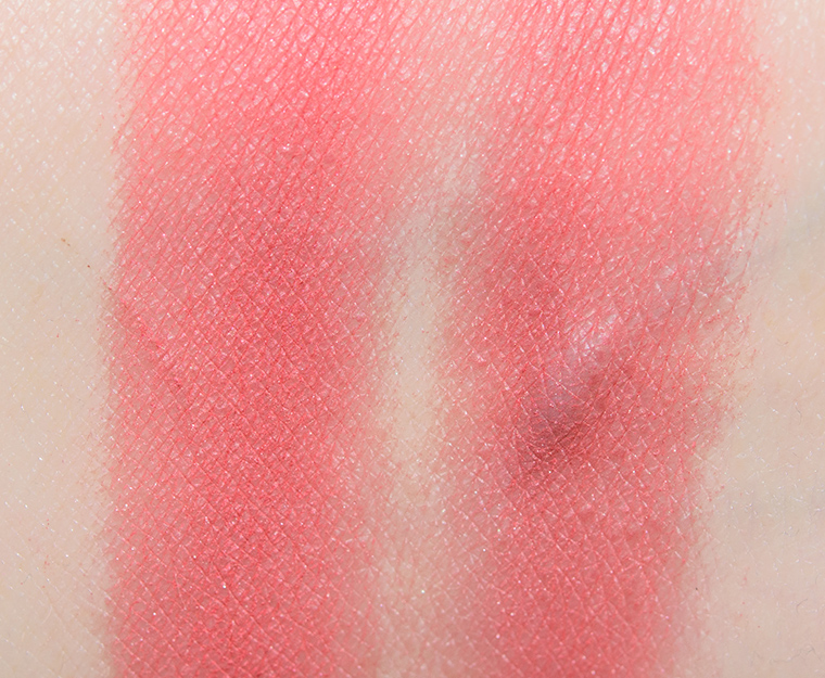 <p class="text-center">Giorgio Armani Mania (40) Glow Blush</p>