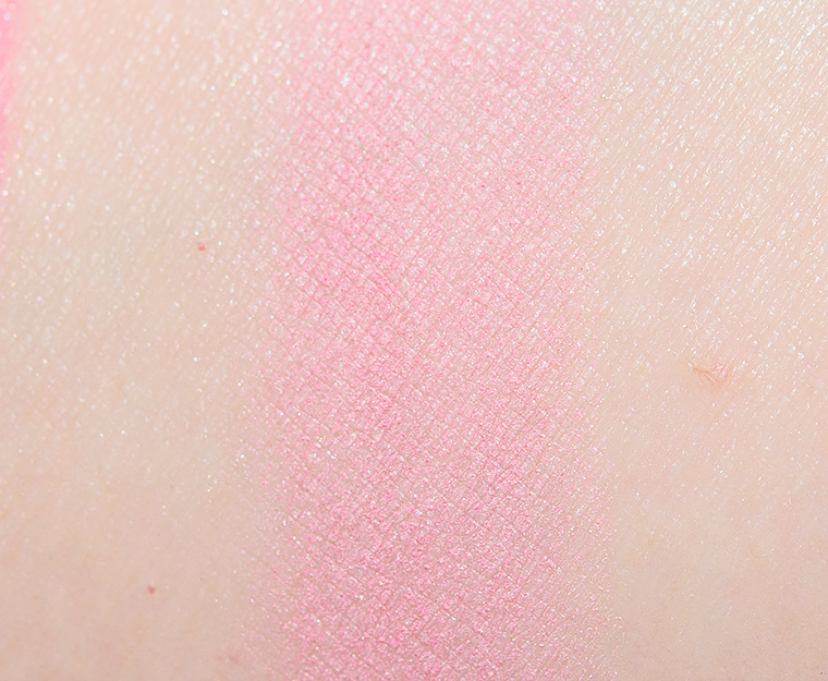 <p class="text-center">Lethal Cosmetics Daisy Pressed Powder Shadow</p>