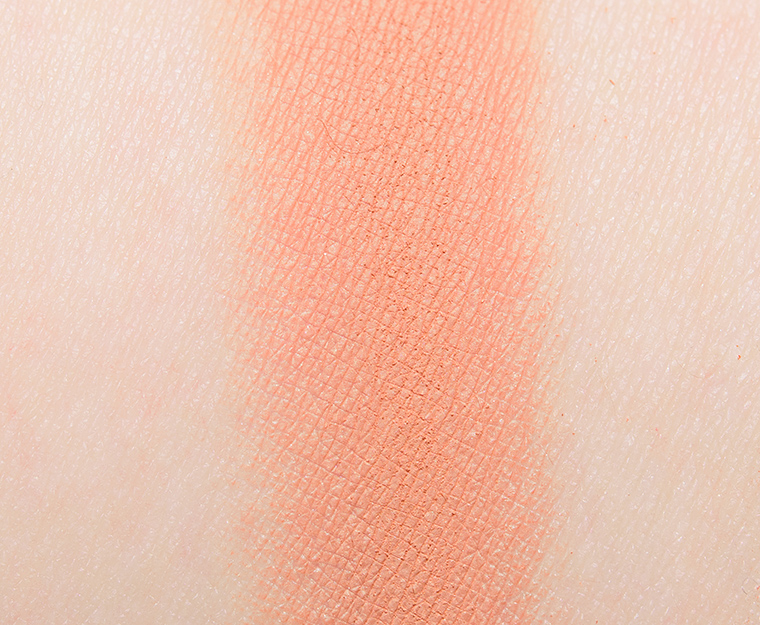 <p class="text-center">MAC Da Da Issues Connect in Colour Eyeshadow</p>