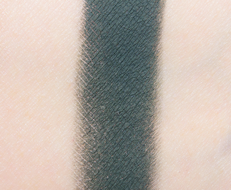<p class="text-center">MAC Overnight Influencer Connect in Colour Eyeshadow</p>