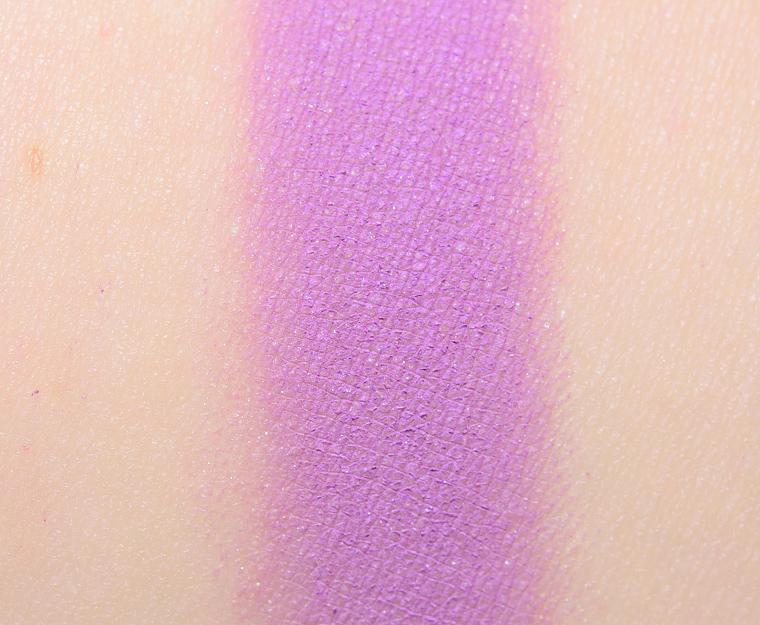 <p class="text-center">Dandy Lions Spirit Matte Eyeshadow</p>
