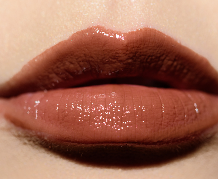 <p class="text-center">About Face Dare to Bare Light Lock Lip Gloss</p>