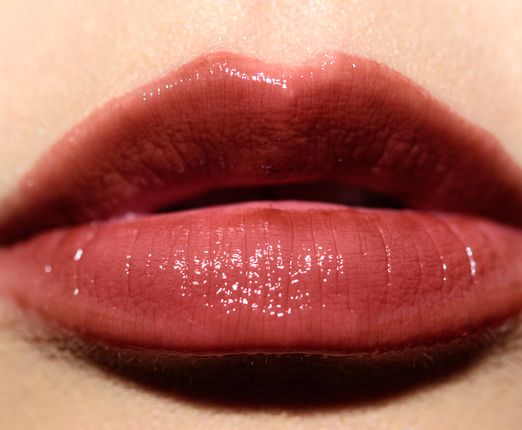 <p class="text-center">About Face Feel It All Light Lock Lip Gloss</p>