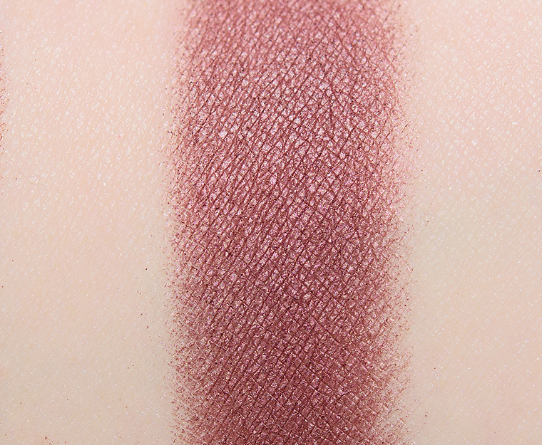 <p class="text-center">Chanel Bois d'Amarante (412) Ombre Premier Libre</p>