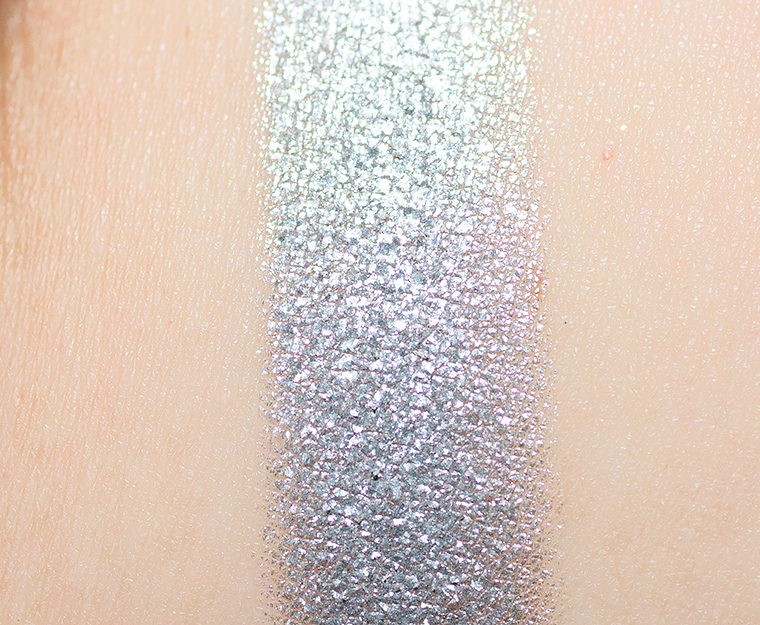 <p class="text-center">Charlotte Tilbury Cyber Silver Party Topper Eyeshadow</p>