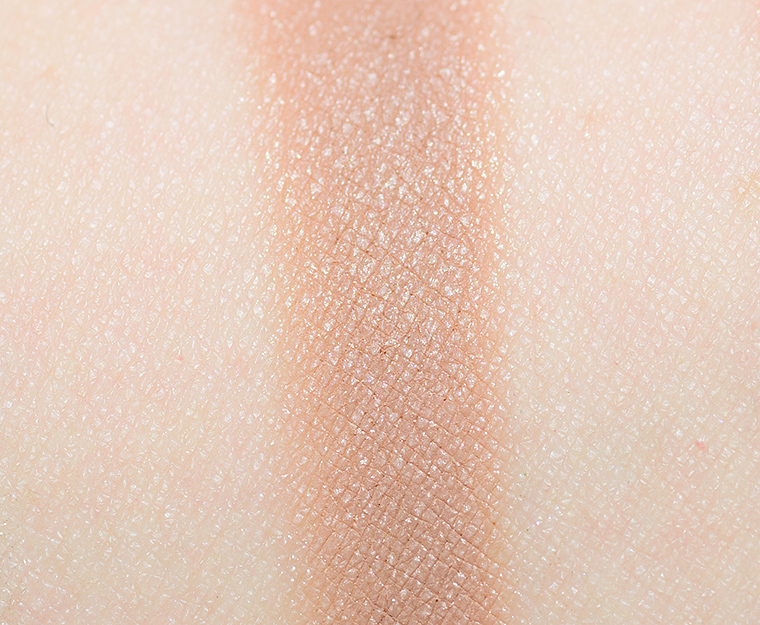 <p class="text-center">Charlotte Tilbury Virtual Taupe Suede Future Matte Eyeshadow</p>