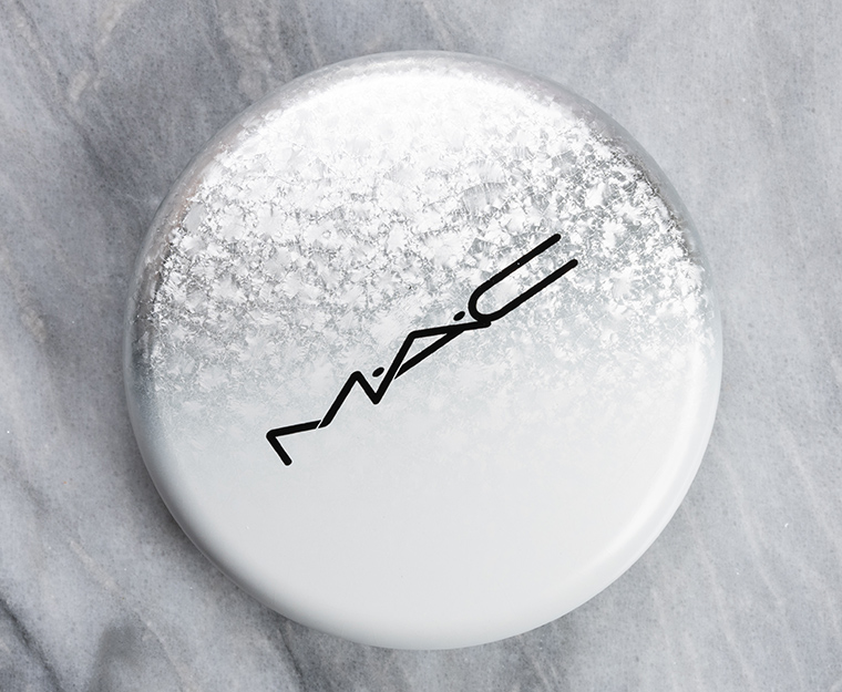 MAC Gleamscape Extra Dimension Skinfinish