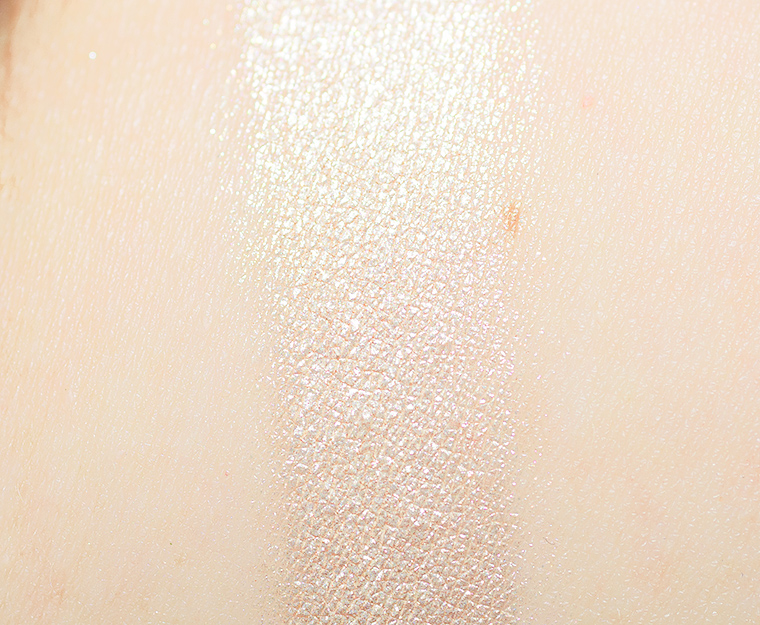 <p class="text-center">Rabanne Blonde Gold Eyephoria Eyeshadow</p>