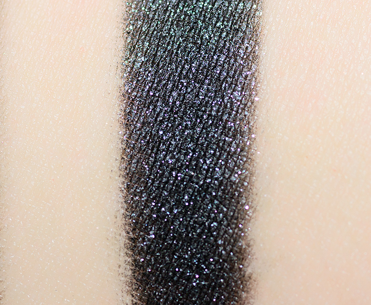 <p class="text-center">Rabanne Disco Black Eyephoria Eyeshadow</p>