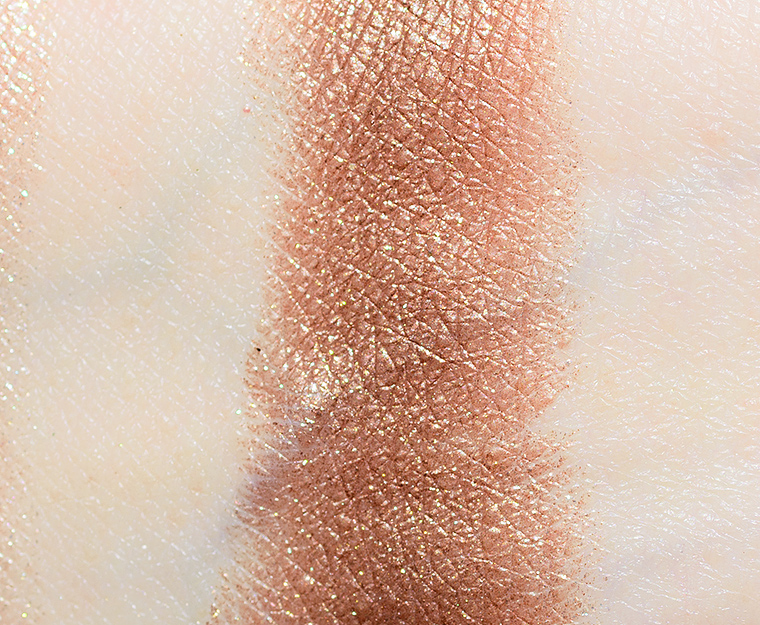 <p class="text-center">Rabanne Night Life Eyephoria Eyeshadow</p>