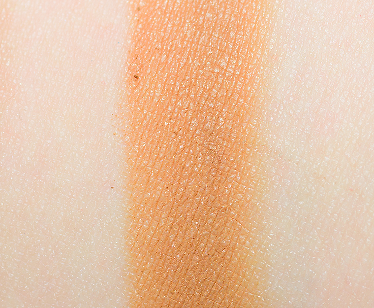 <p class="text-center">Rabanne Tobacco Leaf Eyephoria Eyeshadow</p>