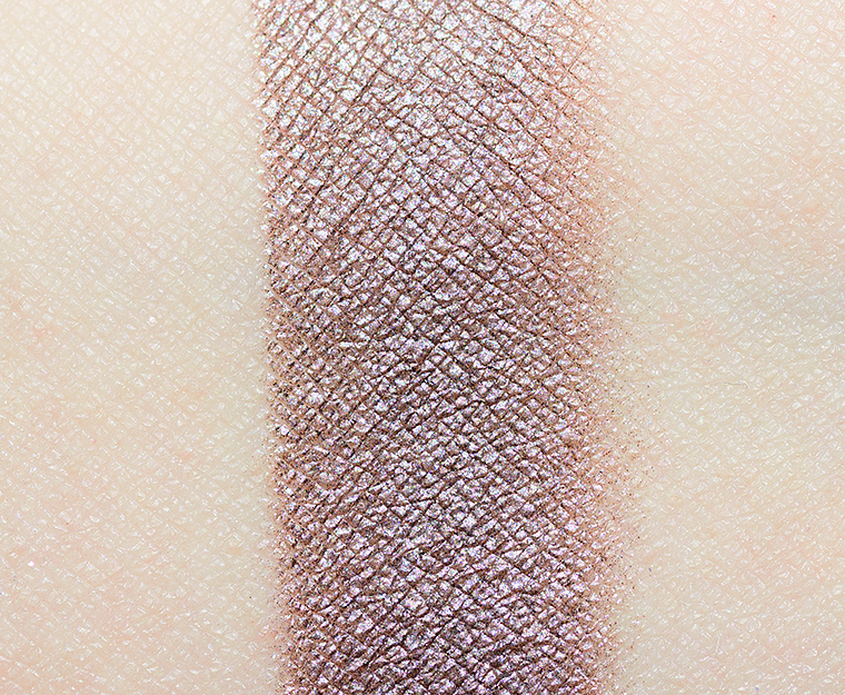 <p class="text-center">Rabanne Voguish Eyephoria Eyeshadow</p>