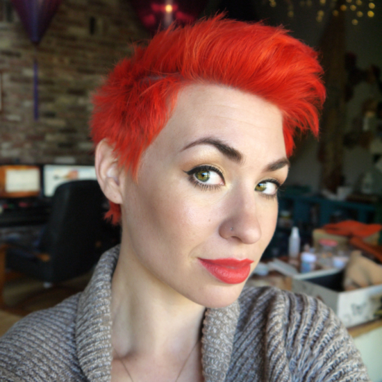 Simple Eyeliner+Bright Lips