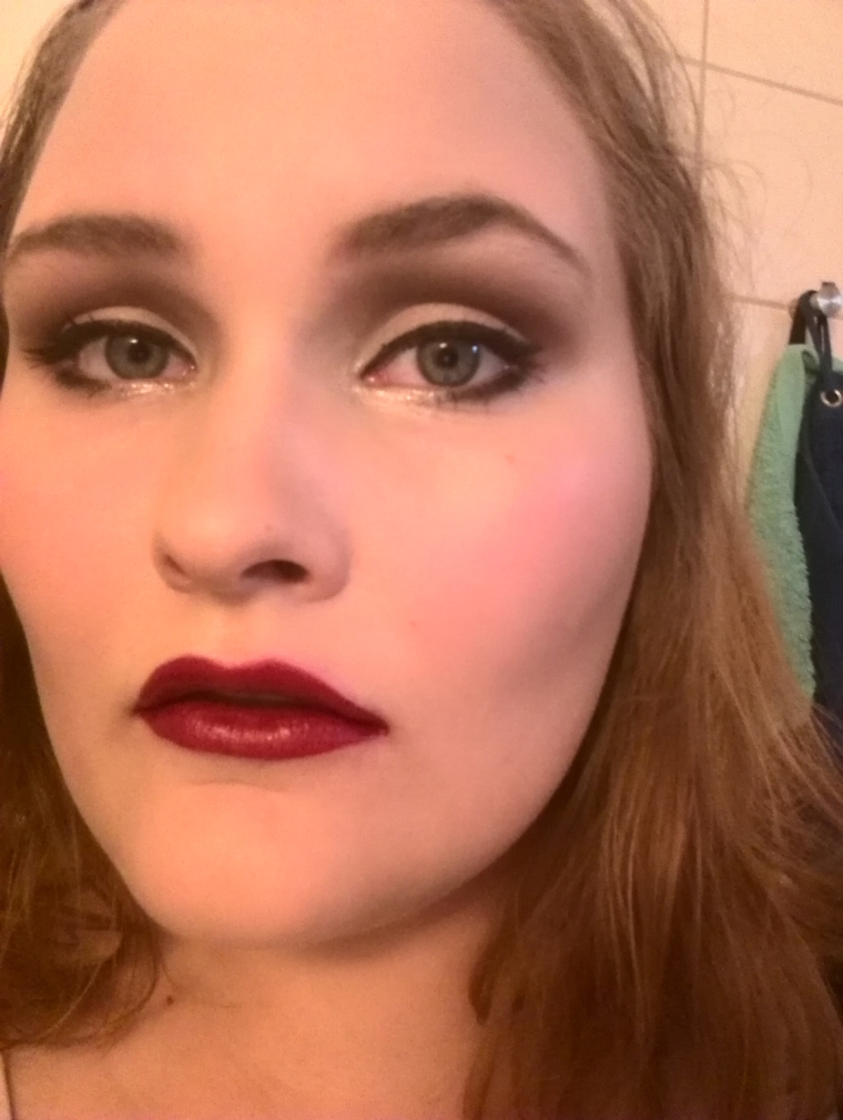 Evening Makeup With a Red Lip