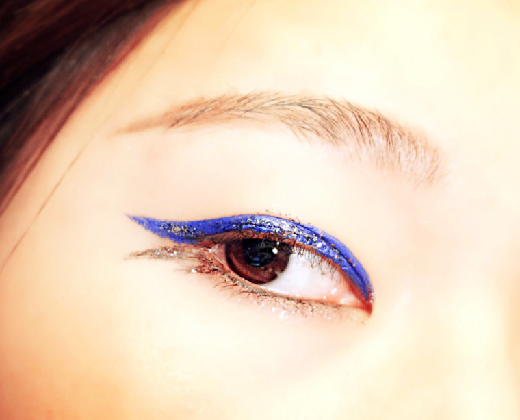 Edgy Glitter Liners Look