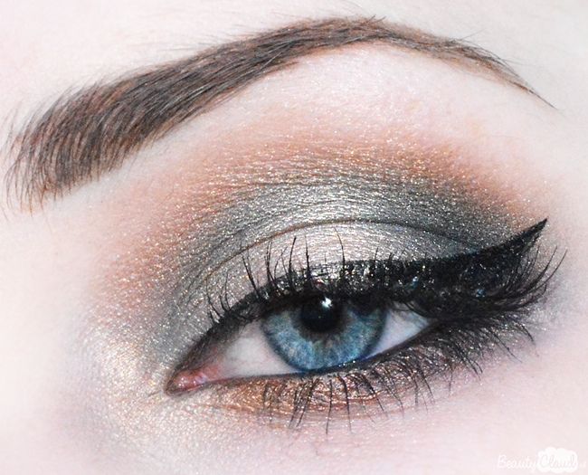 Golden Green Christmas Makeup