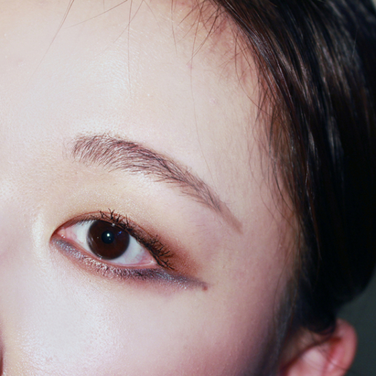 Warm Neutral Eyes with a Pop of Blue