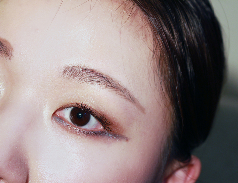 Warm Neutral Eyes with a Pop of Blue