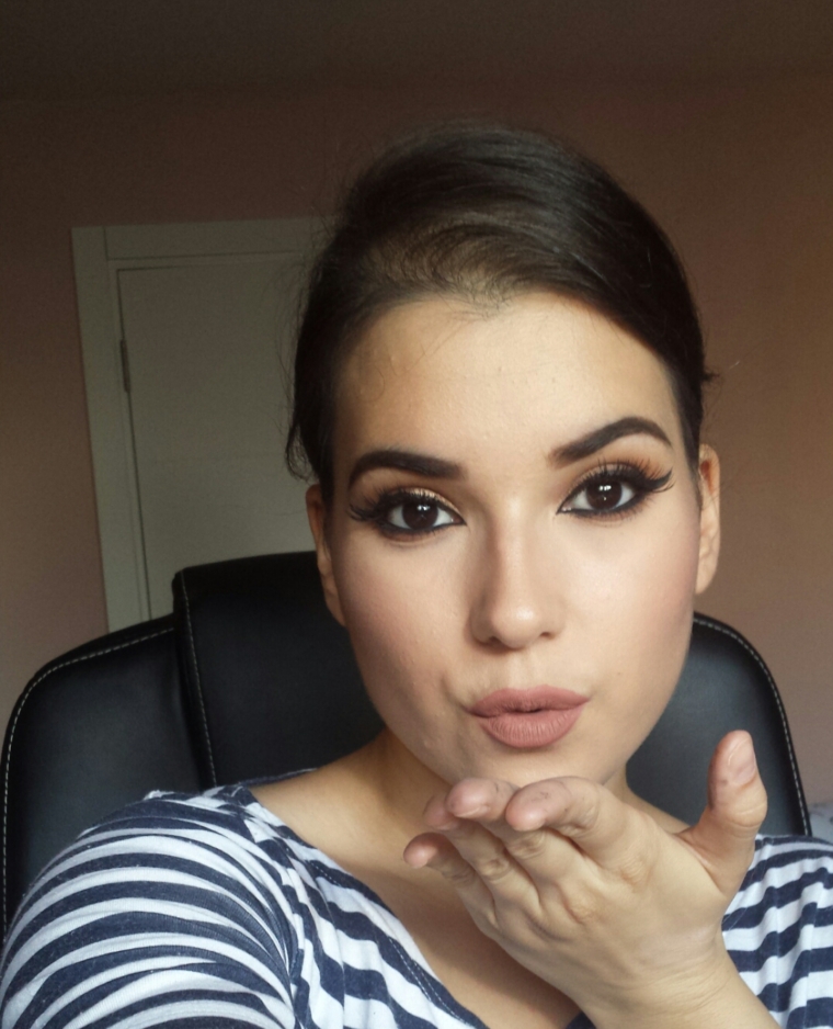 Intense Winged Eyeliner