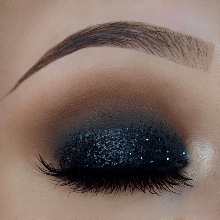Glamourous glittery eyelook